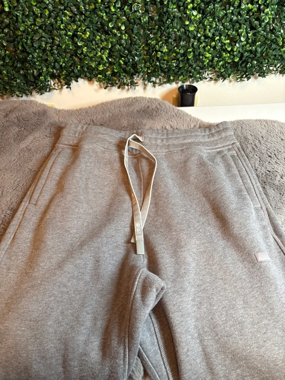 FIGS Men's Grey Athletic Sweatpants Size Small